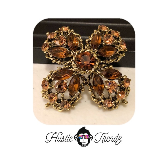 Vintage Weiss Cross Shaped Rhinestone Brooch Pin - Picture 1 of 4